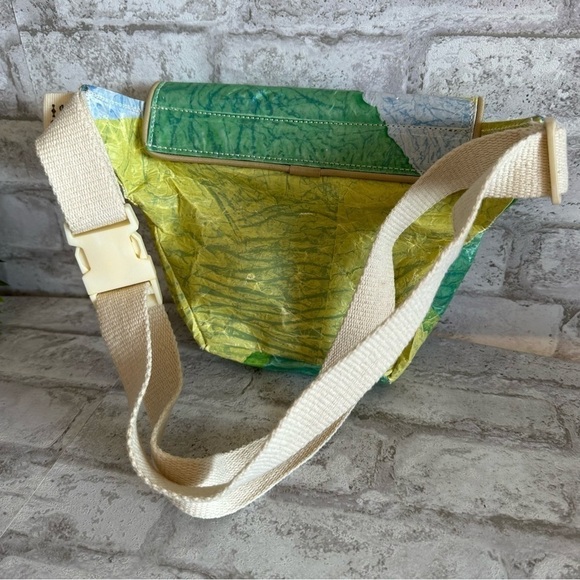 UPFUSE Candy Waist Bag made of 15 recycled plastic bottles Fanny‎ Pack Yellow - Picture 6 of 9